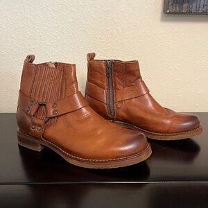 Frye Harness Shortie  Brown Boot size 7